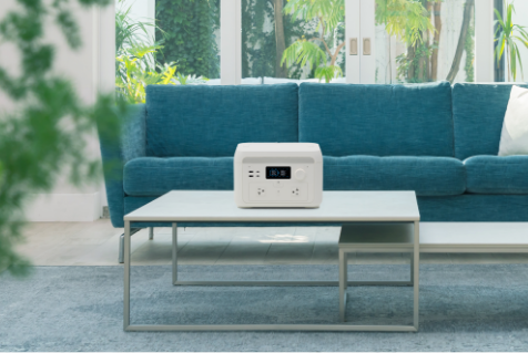 <p><strong>どんな部屋にも<br/>馴染むデザイン</strong></p>