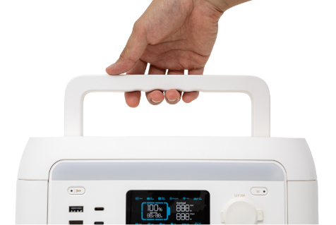 <p><strong>とにかく軽くて<br/>持ち運びが簡単</strong></p>