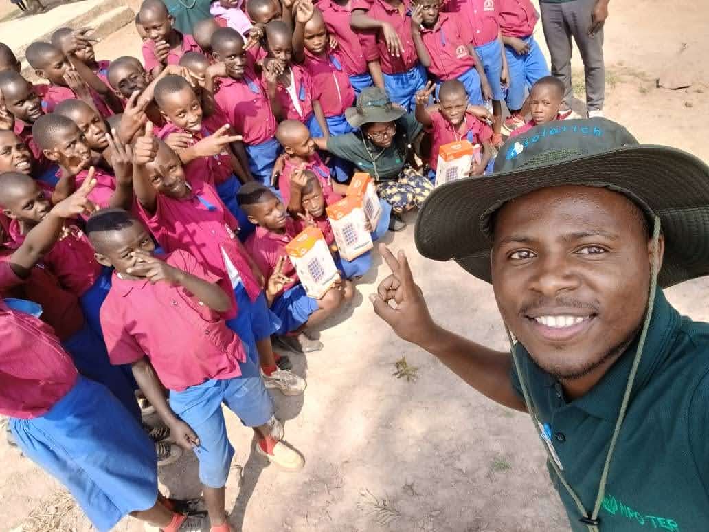 【ソーラーライト400個寄贈】クラウドファンディング売上の一部をルワンダへおすそわけ